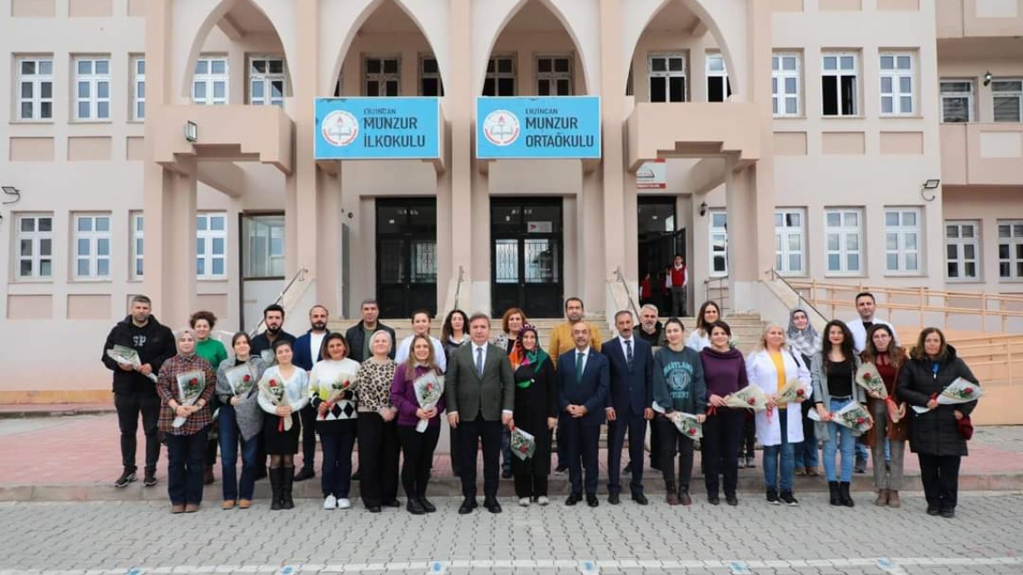 Valimiz Sayın Hamza AYDOĞDU ve İl Milli Eğitim Müdürümüz Sayın Hacı Ömer KARTAL Okulumuzu Ziyaret Etti.